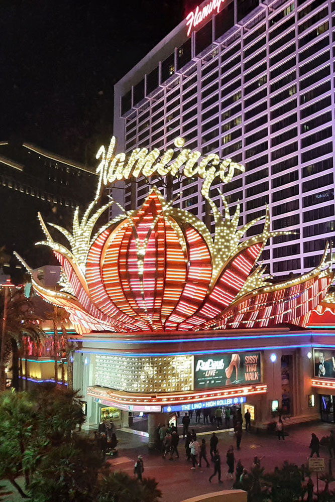 Le Flamingo est le premier hôtel casino géant du Strip à Las Vegas.