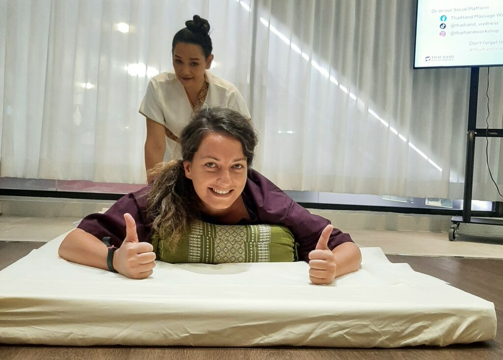 Les exercices seront d'abord testés sur vous lors du cours, ici au ThaiHand Massage Workshop.