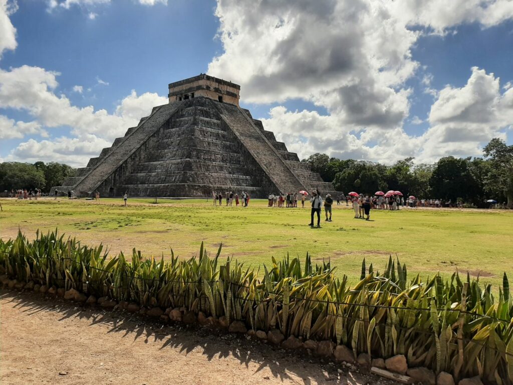 A Chichén Itzá, la pyramide de Kukulcán, également appelée El Castillo.