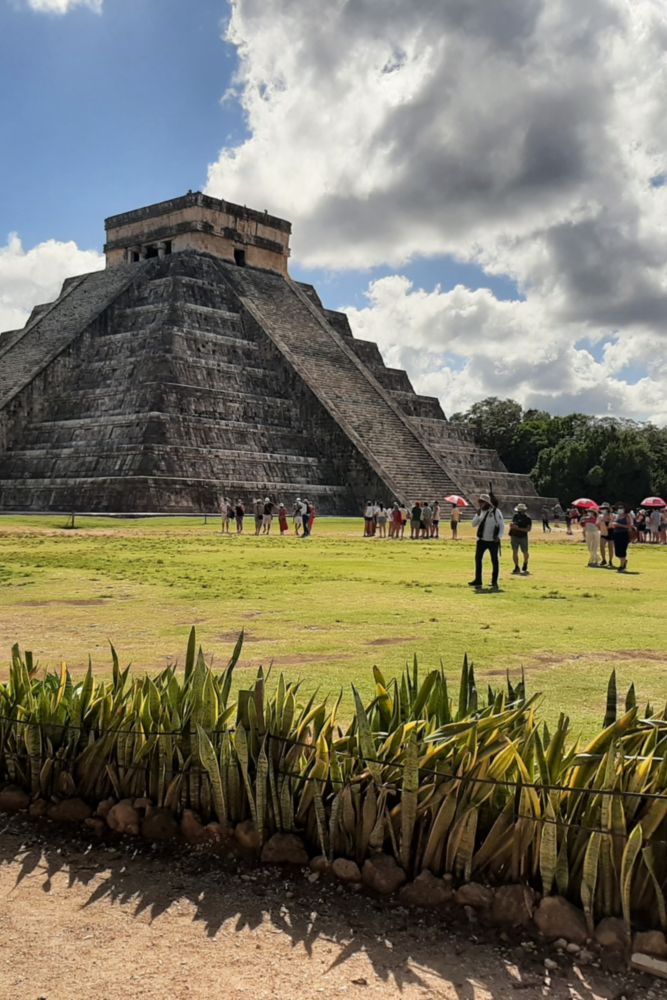 A Chichén Itzá, la pyramide de Kukulcán, également appelée El Castillo.