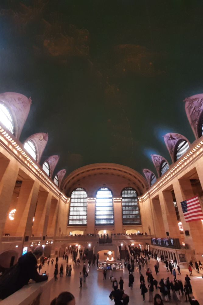 Grand Central Station accueille trois fois plus de voyageurs que l'aéroport JFK.