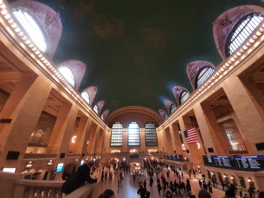 Grand Central Station accueille trois fois plus de voyageurs que l'aéroport JFK.