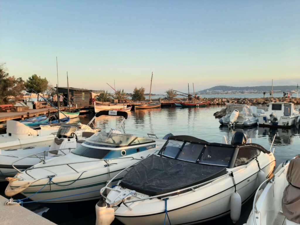 Coucher de soleil sur l'Etang de Thau à Bouzigues.