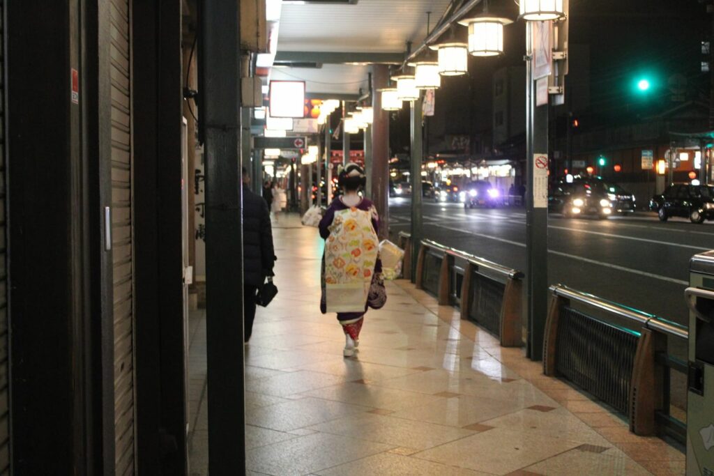 Certaines rues de Kyoto sont interdites pour que les geishas ne soient pas importunées.