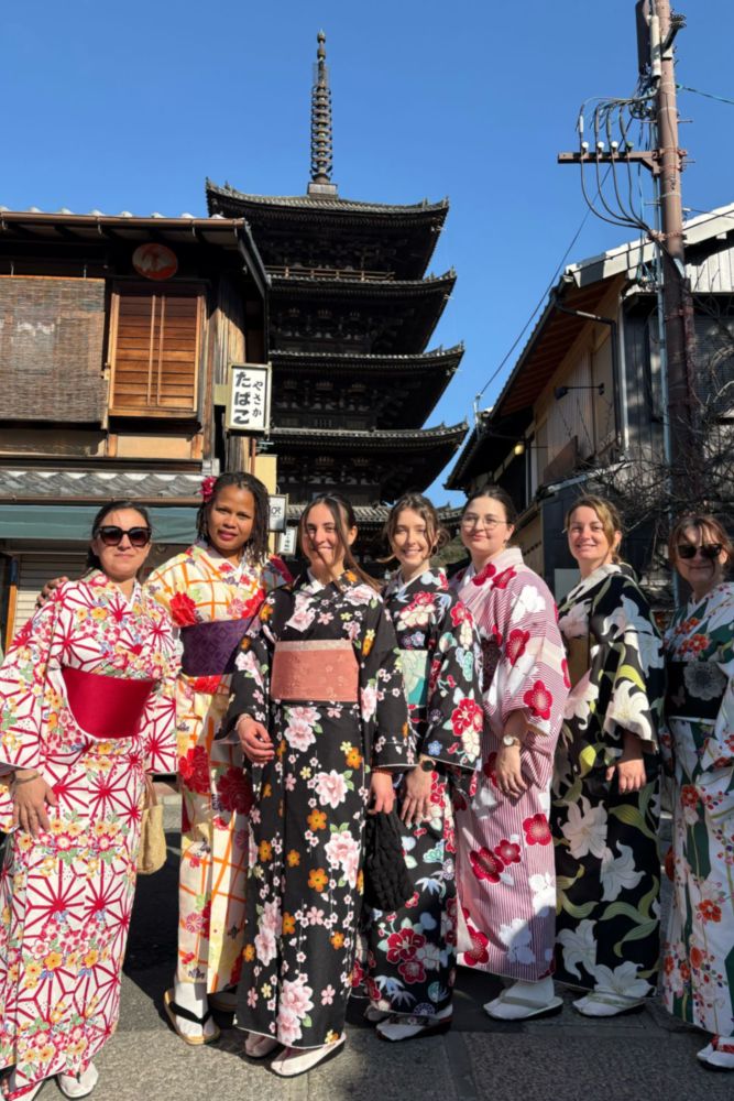 Visite dans le quartier de Gion en kimonos.